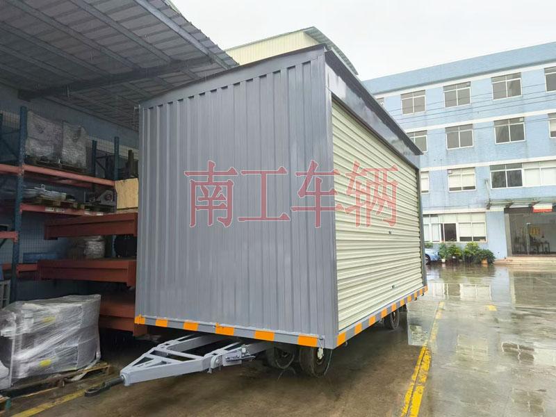 10吨箱式九州登录官网_九州（中国）两侧带卷帘门 牵引雨篷拖车