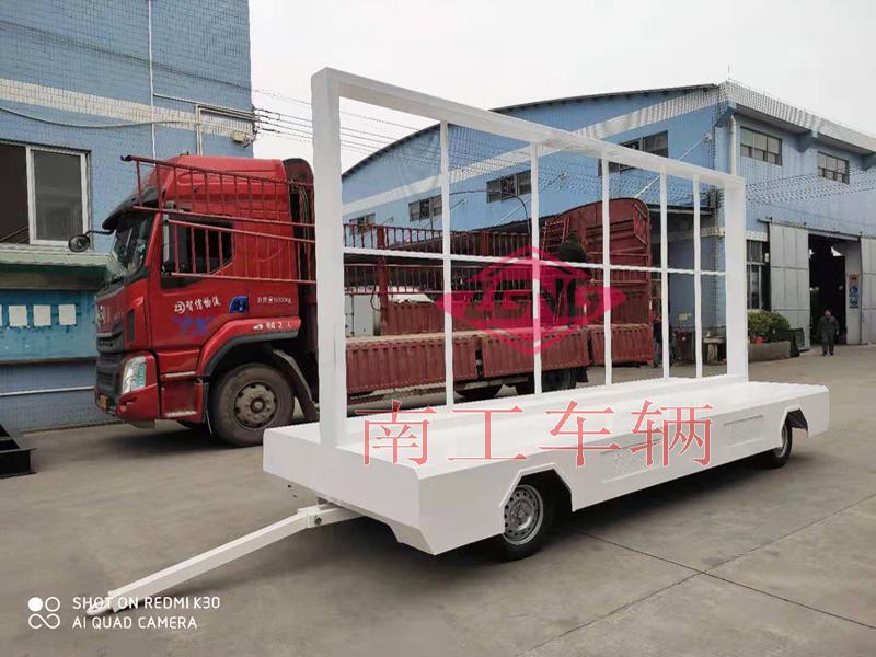 2.2-ton fixed LED advertising screen trailer