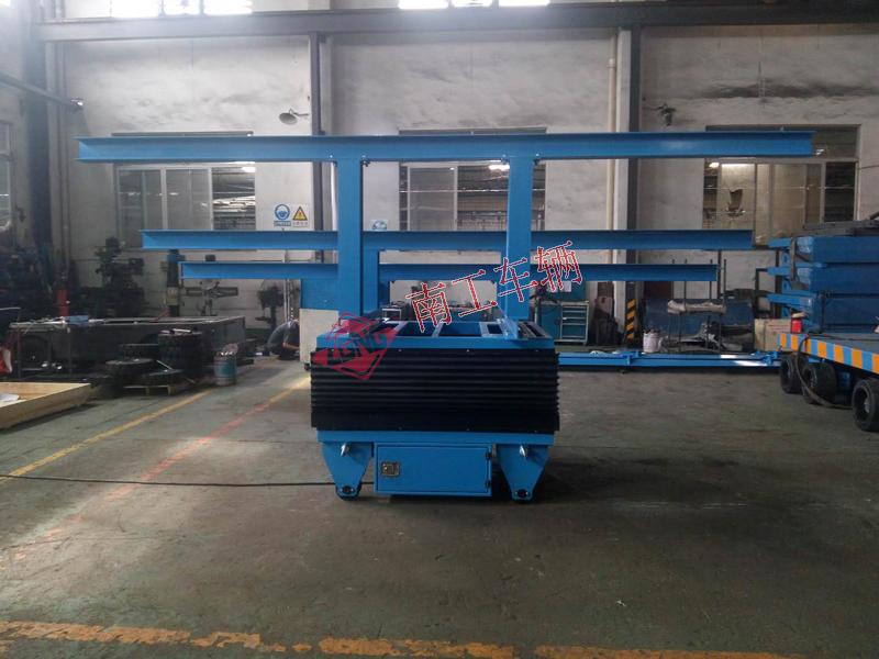 Electric track trailer lifting platform
