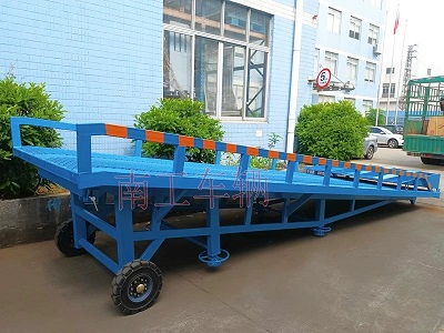 1672640325611885.jpg 10吨分体移动式登车桥2I.jpg