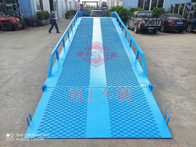 1673062181101837.jpg 10移动式登车桥I.jpg