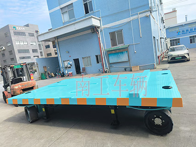 18吨重型九州登录官网_九州（中国） 四个转盘工具拖车3I.jpg