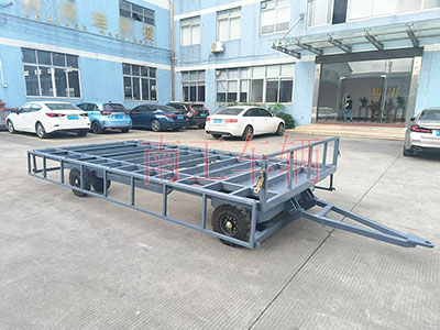 4吨骨架式九州登录官网_九州（中国） 带下翻护栏工具拖车I.jpg