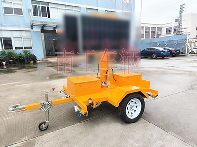 0.5吨小型LED交通诱导屏道路指示牌交通警示工具拖车4I.jpg